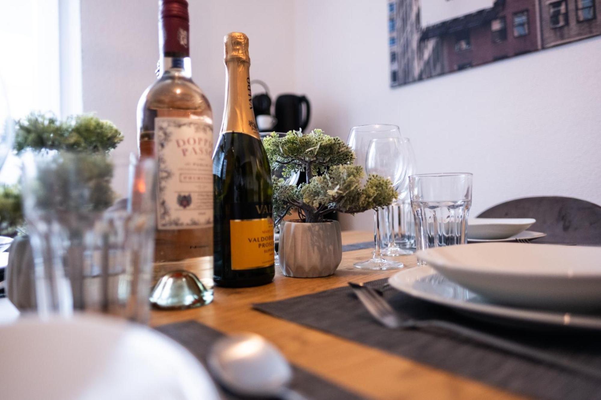 Klassen Apartments! Stadtnahes Ferienhaus* Mit Terrasse In Aulendorf * Fuer 6-8 Personen מראה חיצוני תמונה